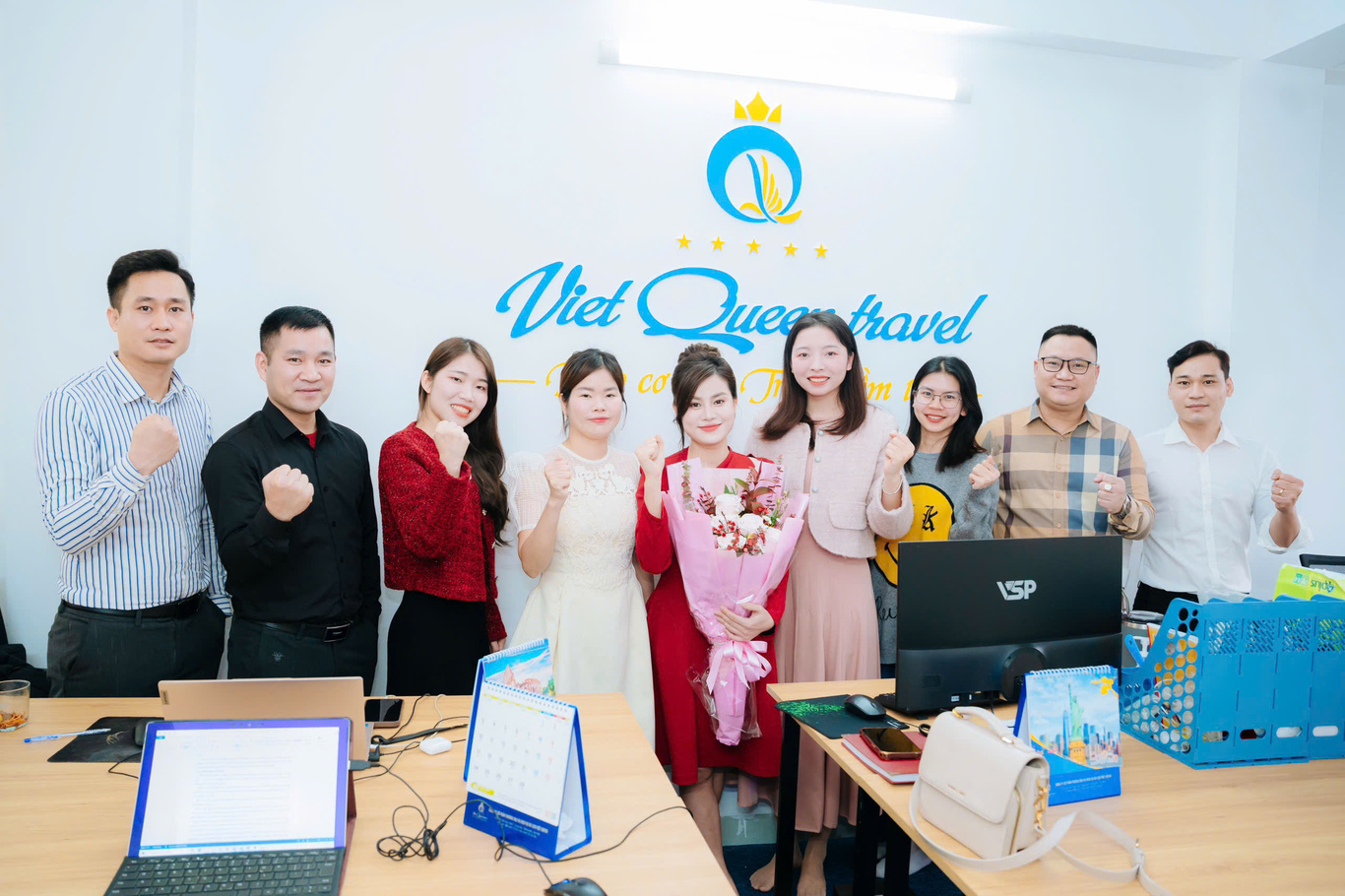 CÔNG TY CỔ PHẦN THƯƠNG MẠI VÀ DỊCH VỤ DU LỊCH VIỆT QUEEN